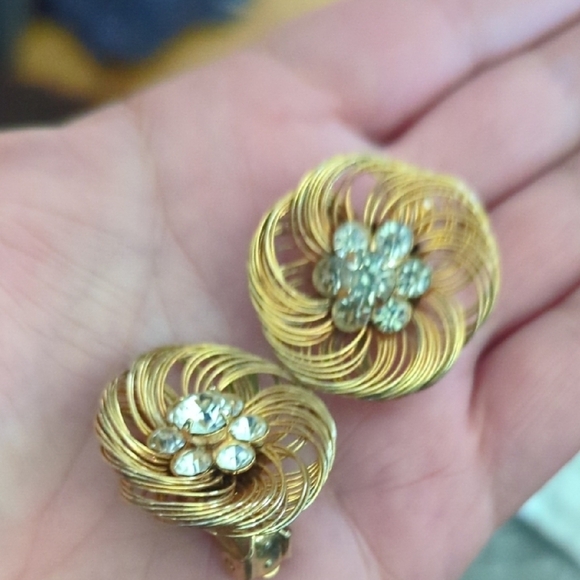 Covo Jewelry - Vintage Coro Gold-Tone Textured Wire Swirl Rhinestone Flower Clip-On Earrings